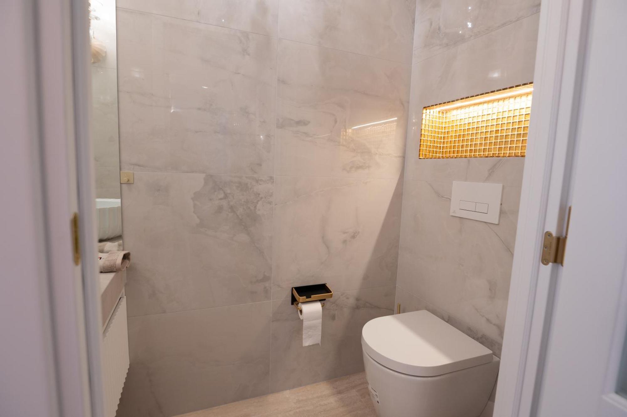 Appartement 2-bedroom Luxurious With Balcony And Parking *