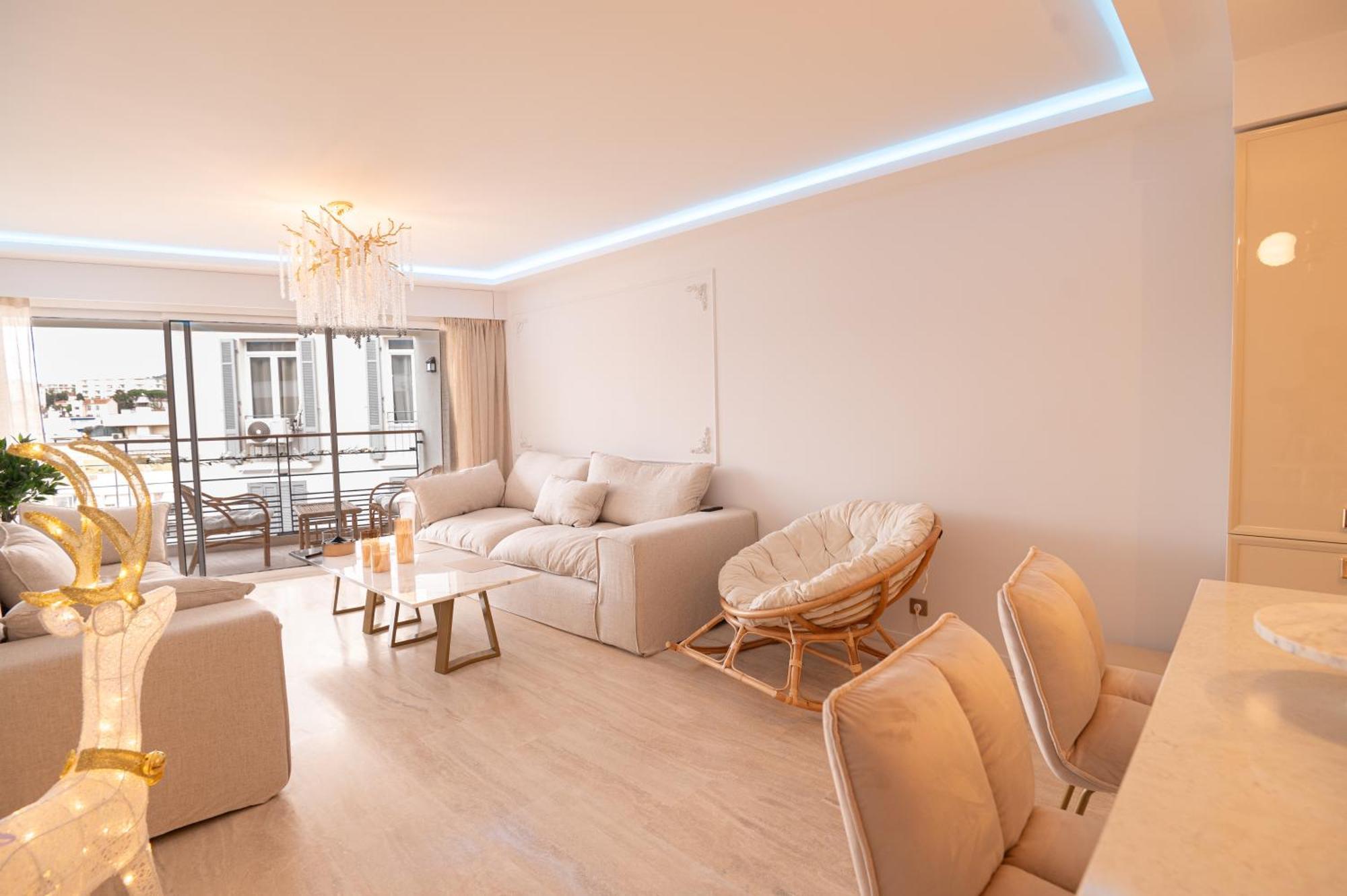 Appartement 2-bedroom Luxurious With Balcony And Parking *