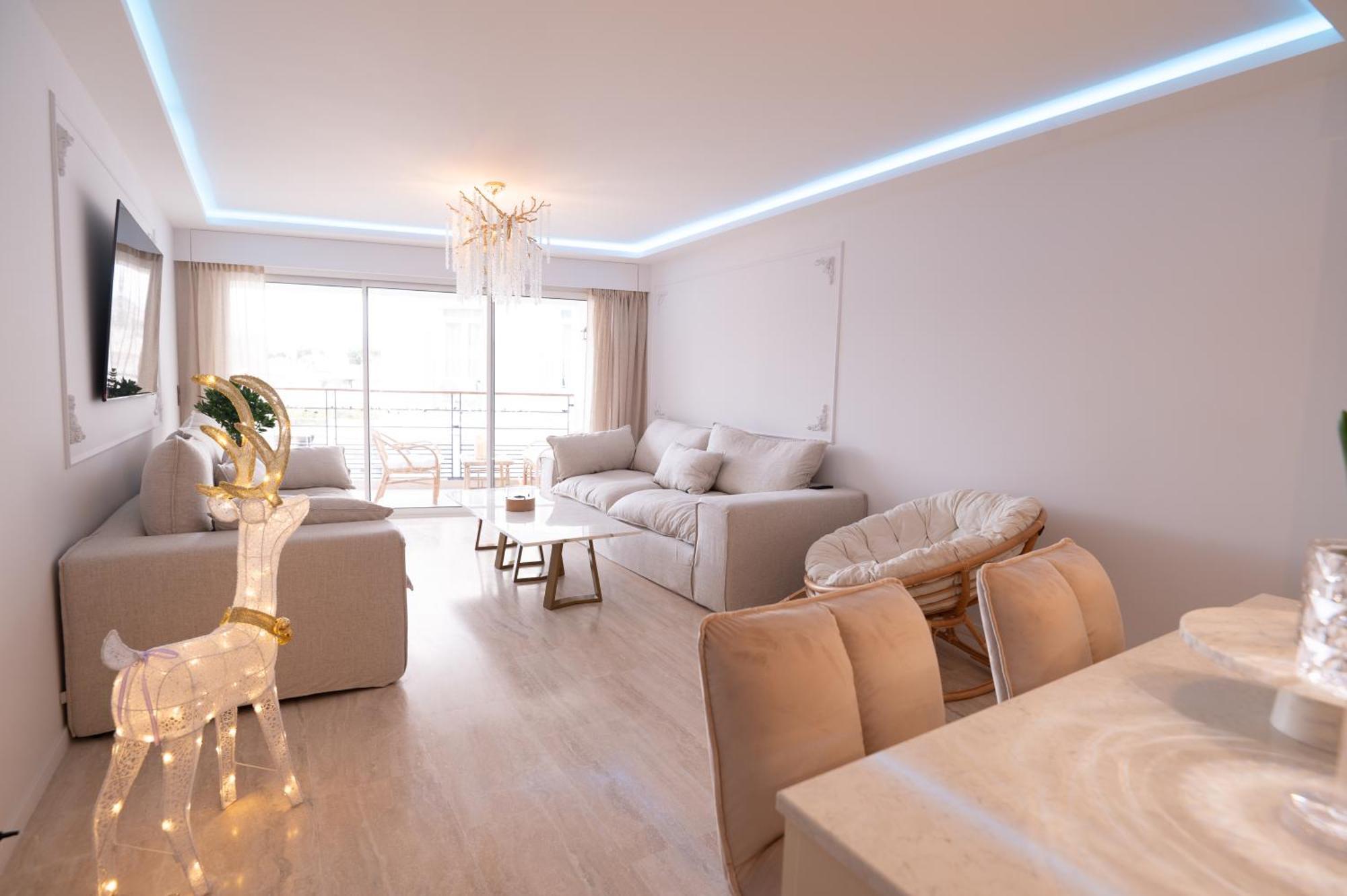 Appartement 2-bedroom Luxurious With Balcony And Parking *