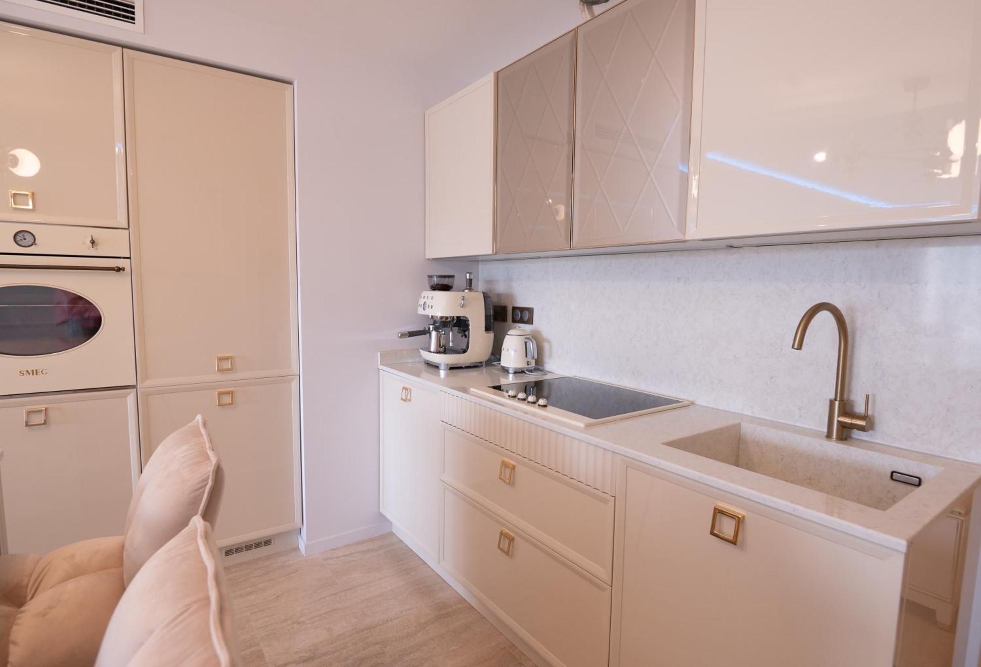 2-bedroom Luxurious With Balcony And Parking Cannes