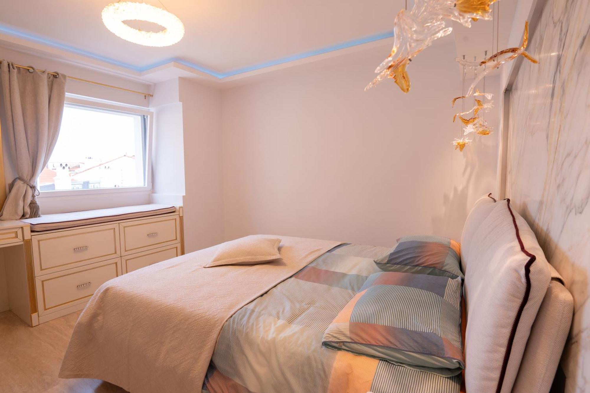 2-bedroom Luxurious With Balcony And Parking Apartment *