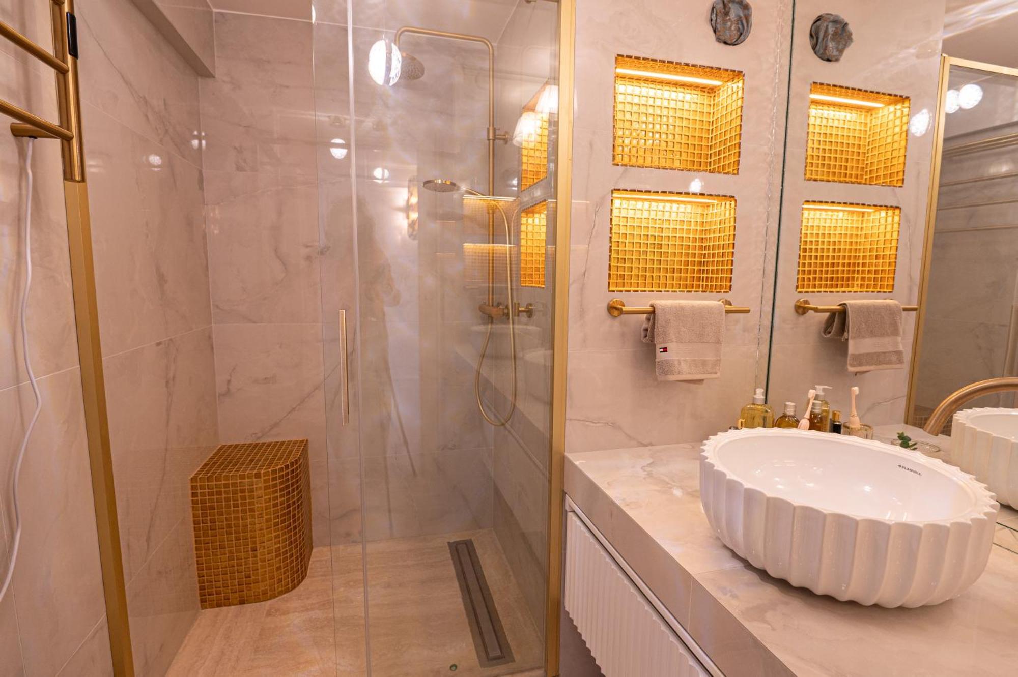 2-bedroom Luxurious With Balcony And Parking Appartement