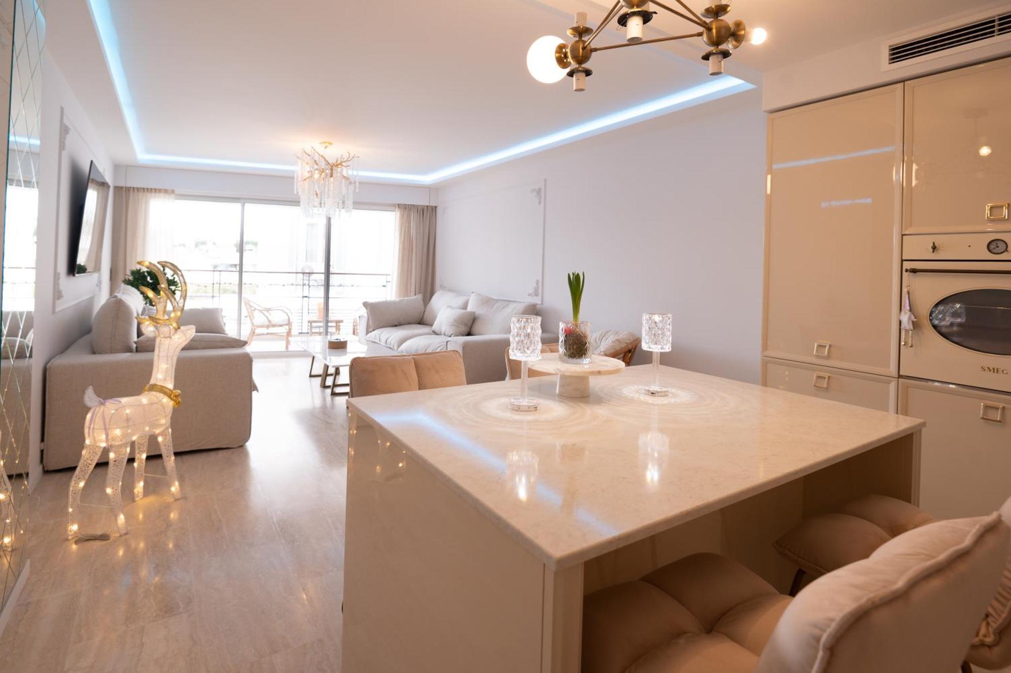 2-bedroom Luxurious With Balcony And Parking Cannes